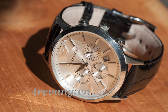 Chiếc đồng hồ nam chính hãng Armani 2432 mặt kính trắng Chiếc đồng hồ nam chính hãng Armani 2432 mặt kính trắng