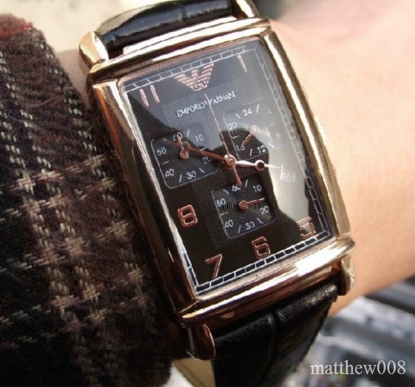 Mặt sau của đồng hồ Armani nam Ar0293 được dập logo Armani Mặt sau của đồng hồ Armani nam Ar0293 được dập logo Armani