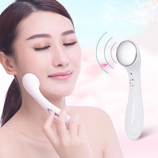 Máy massage da mặt giúp làm sạch da từ sâu bên trong các lỗ chân lông Máy massage da mặt giúp làm sạch da từ sâu bên trong các lỗ chân lông