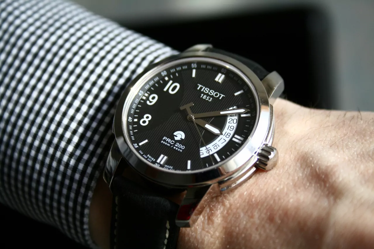Đồng hồ Tissot PRC200 chronograph T014.421.16.057.00 mẫu trên tay