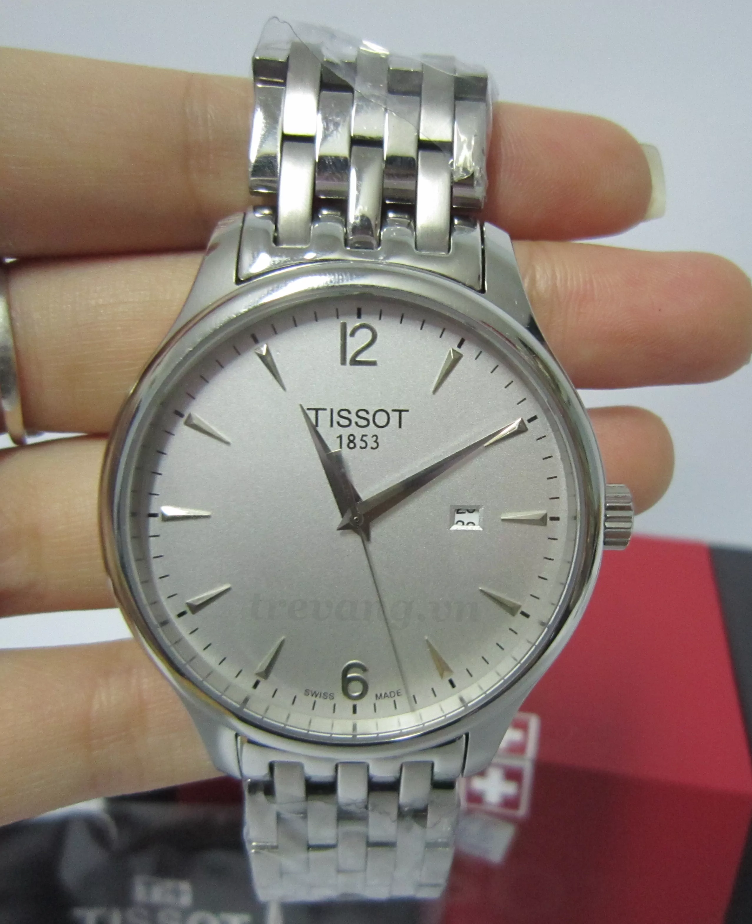 Đồng hồ nam Tissot 1853 T063.610.11.037.00 trên tay