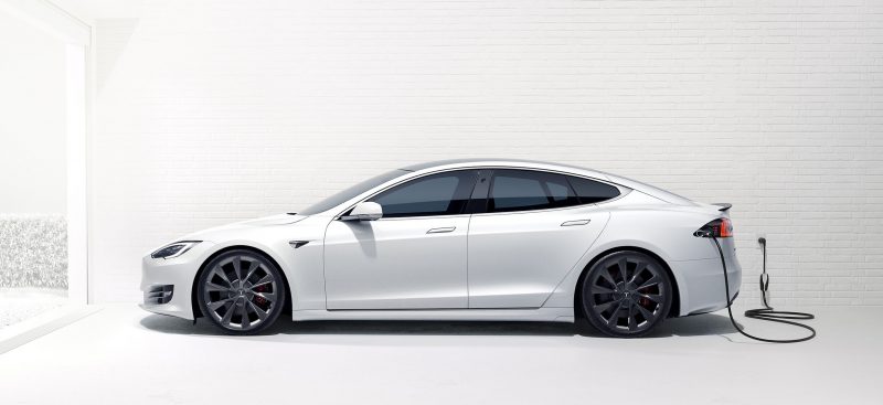 Top 2 : Tesla Model S năm 2012